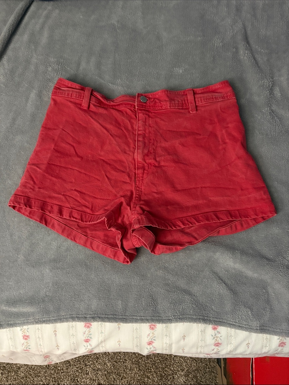 High-Waist Red/Pink Women's Denim Shorts Universal Threads size 12